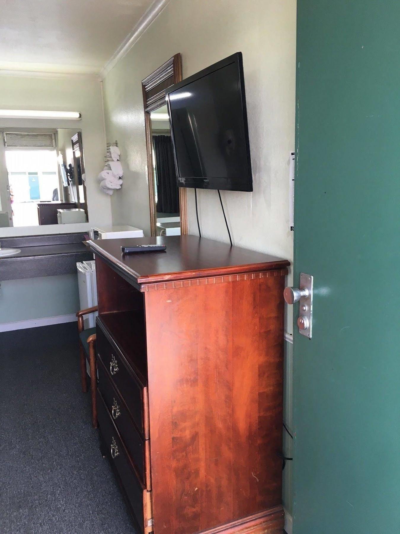 Aristocrat Motor Inn Bolivar Экстерьер фото